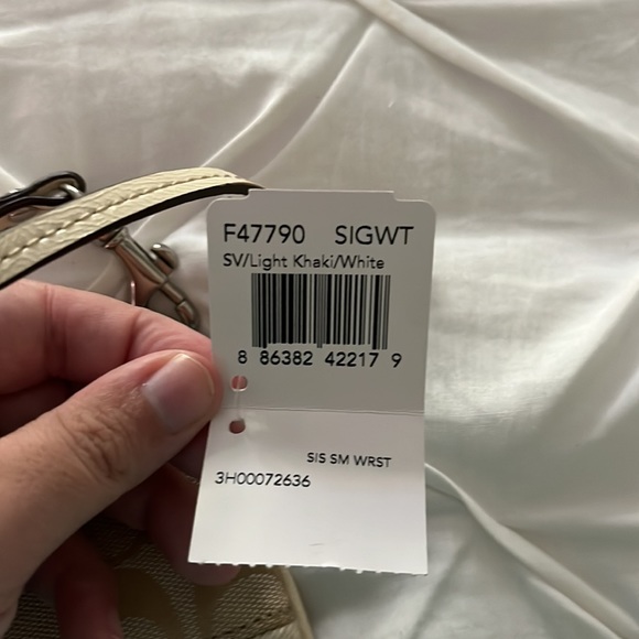 COACH WRIST WALLET - Picture 2 of 3